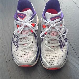 Women’s size 7.5 speed 4 shoes GUC